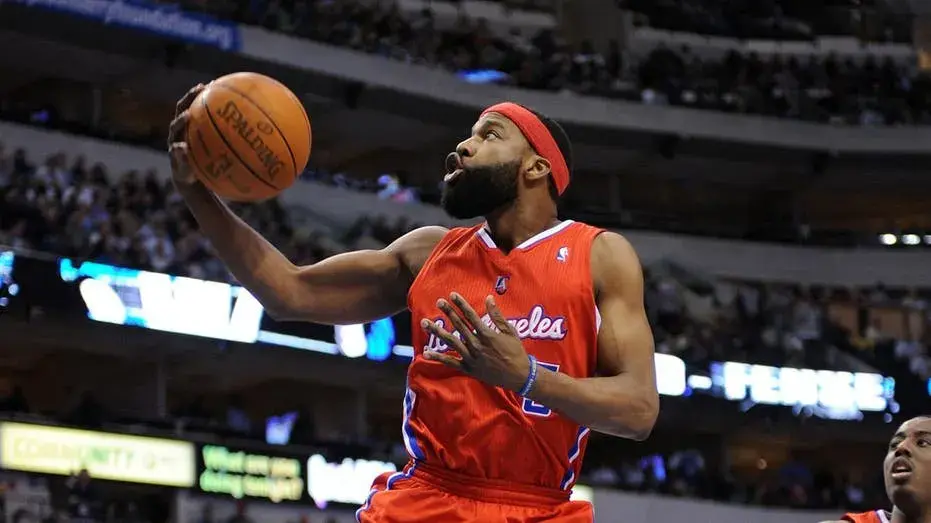 Former Clippers star warns of team's uphill battle after brutal Kawhi Leonard salary cap punishment