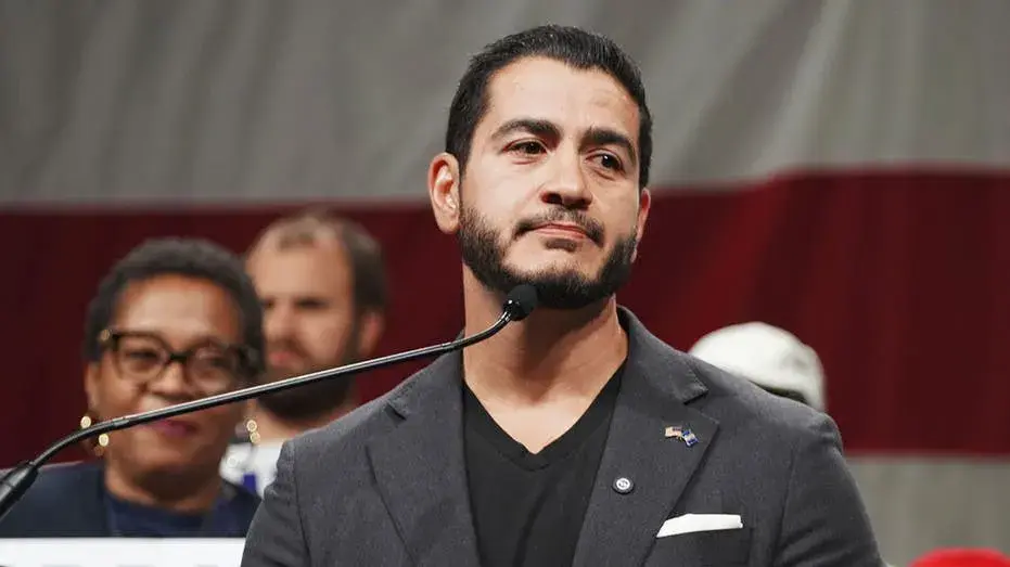 'Pod Save America' hosts warn El-Sayed to tone down 'condescension' on Muslim Brotherhood questions
