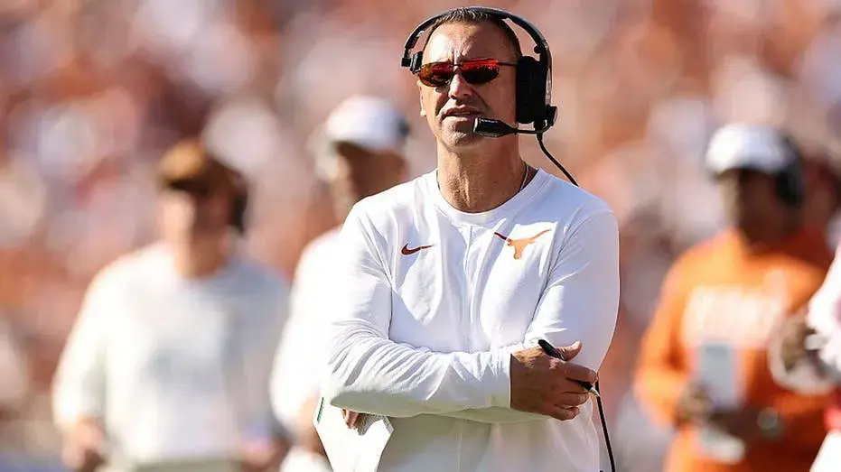 Brian Kelly pins blame for Texas' offensive struggles on coach Steve Sarkisian, not Arch Manning