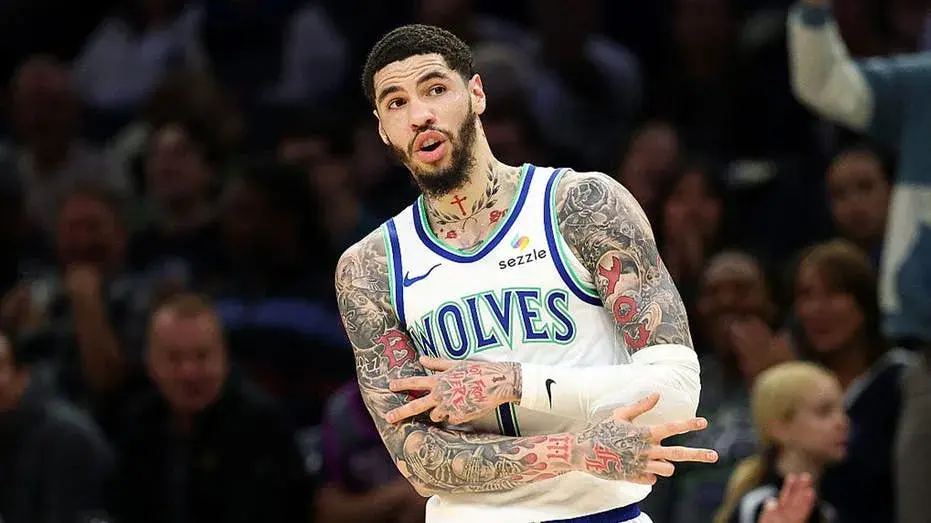 LaMelo Ball gets away with egregious travel during Timberwolves season opener, immediately trash-talks fans
