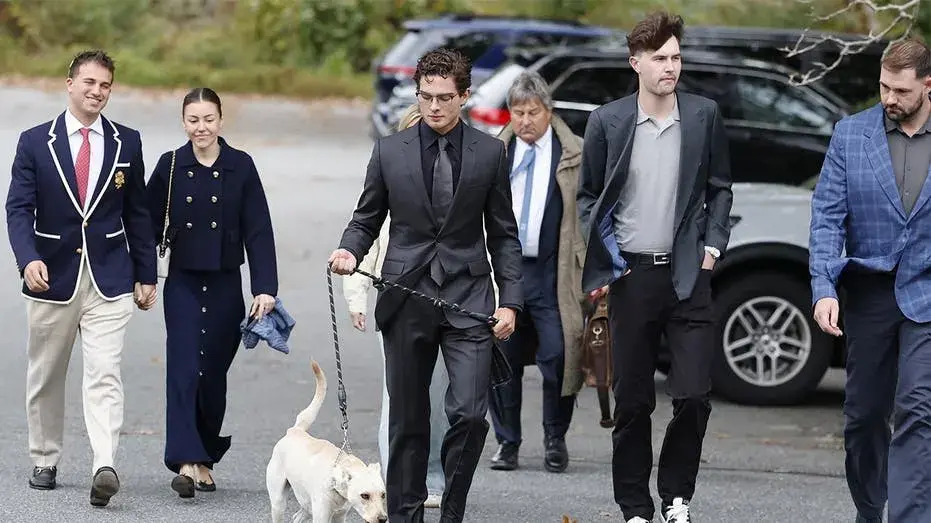 ‘Looksmaxxing’ influencer ‘Clavicular’ brings barking dog to court as 'support mechanism': expert