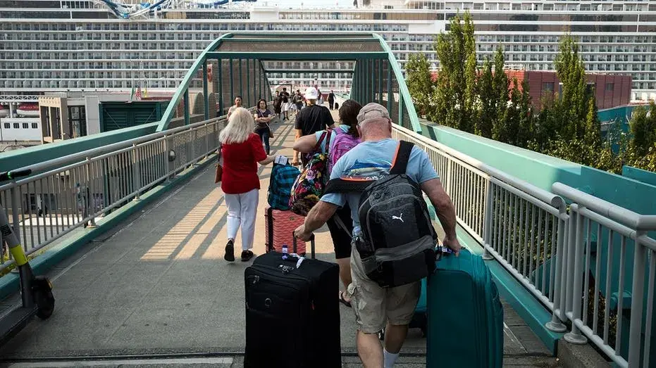 Thousands booked tropical Bahamas cruise and ended up in freezing Canada instead