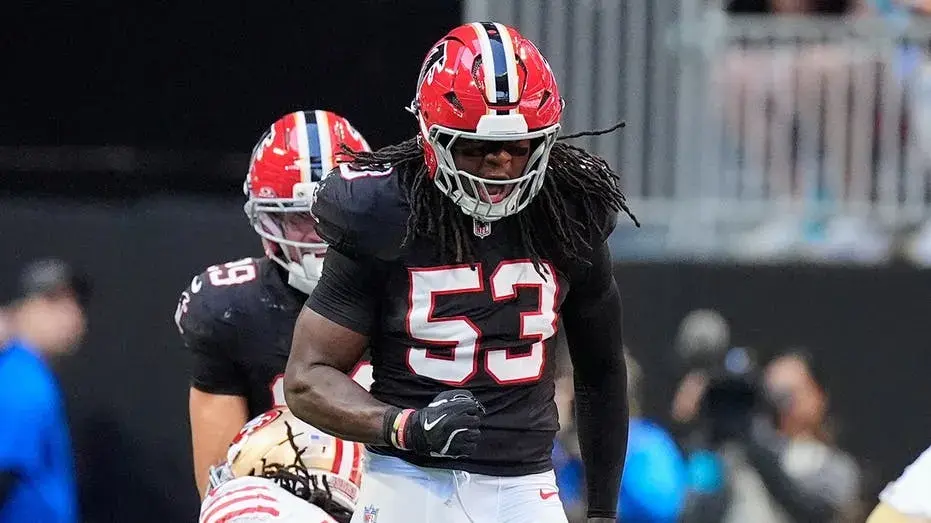 Kendal Daniels goes from stretcher to game-sealing fumble recovery in Falcons' win over 49ers