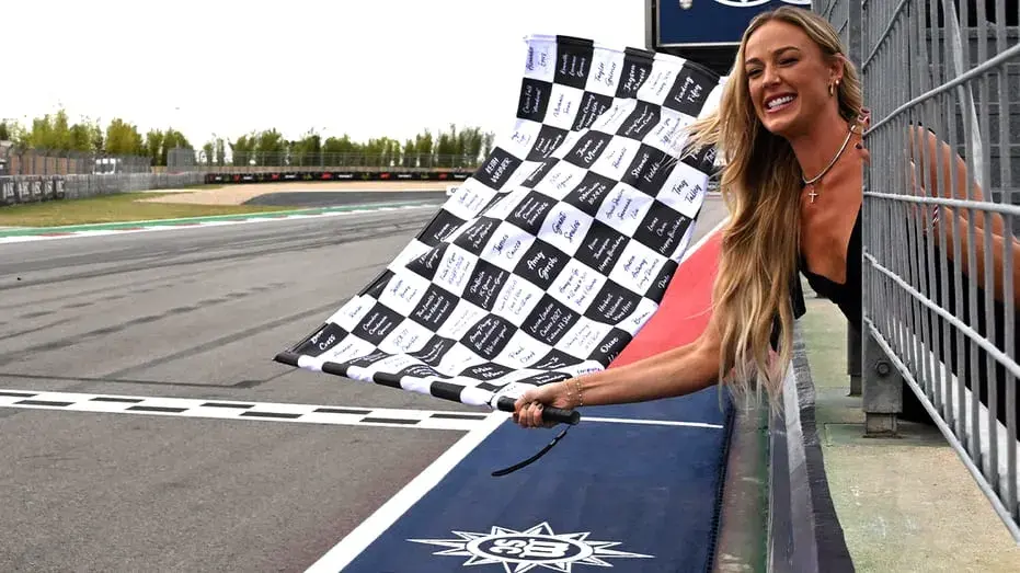 Libs melt down after Sophie Cunningham gets checkered flag-waving honors at F1's United States Grand Prix