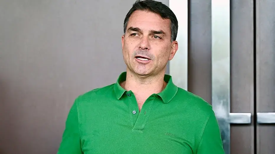 Sen Flávio Bolsonaro reportedly flees Brazil for US after election loss