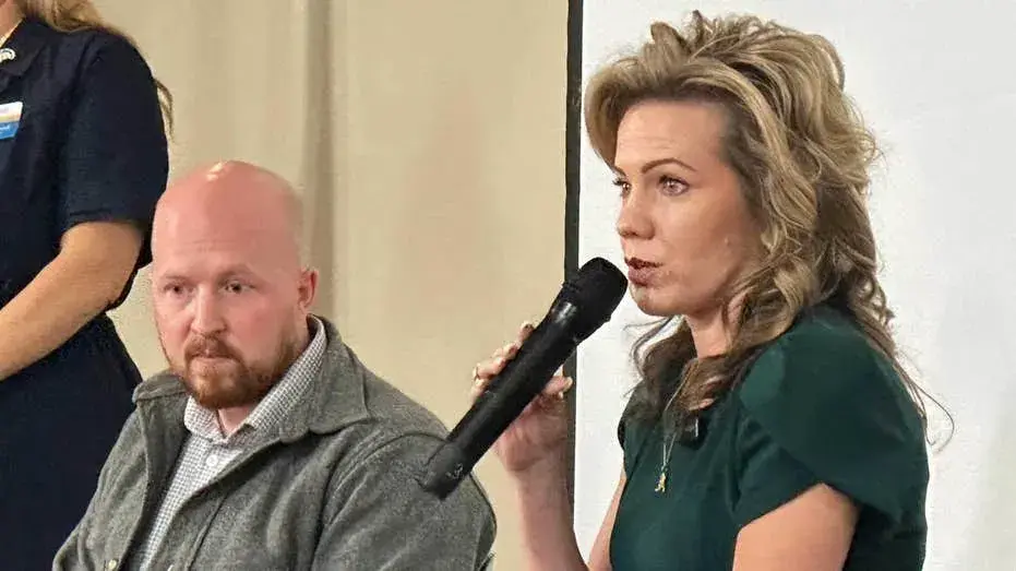 Trump-backed Alaska candidate blasts 'so-called Republican' Murkowski for endorsing Dem